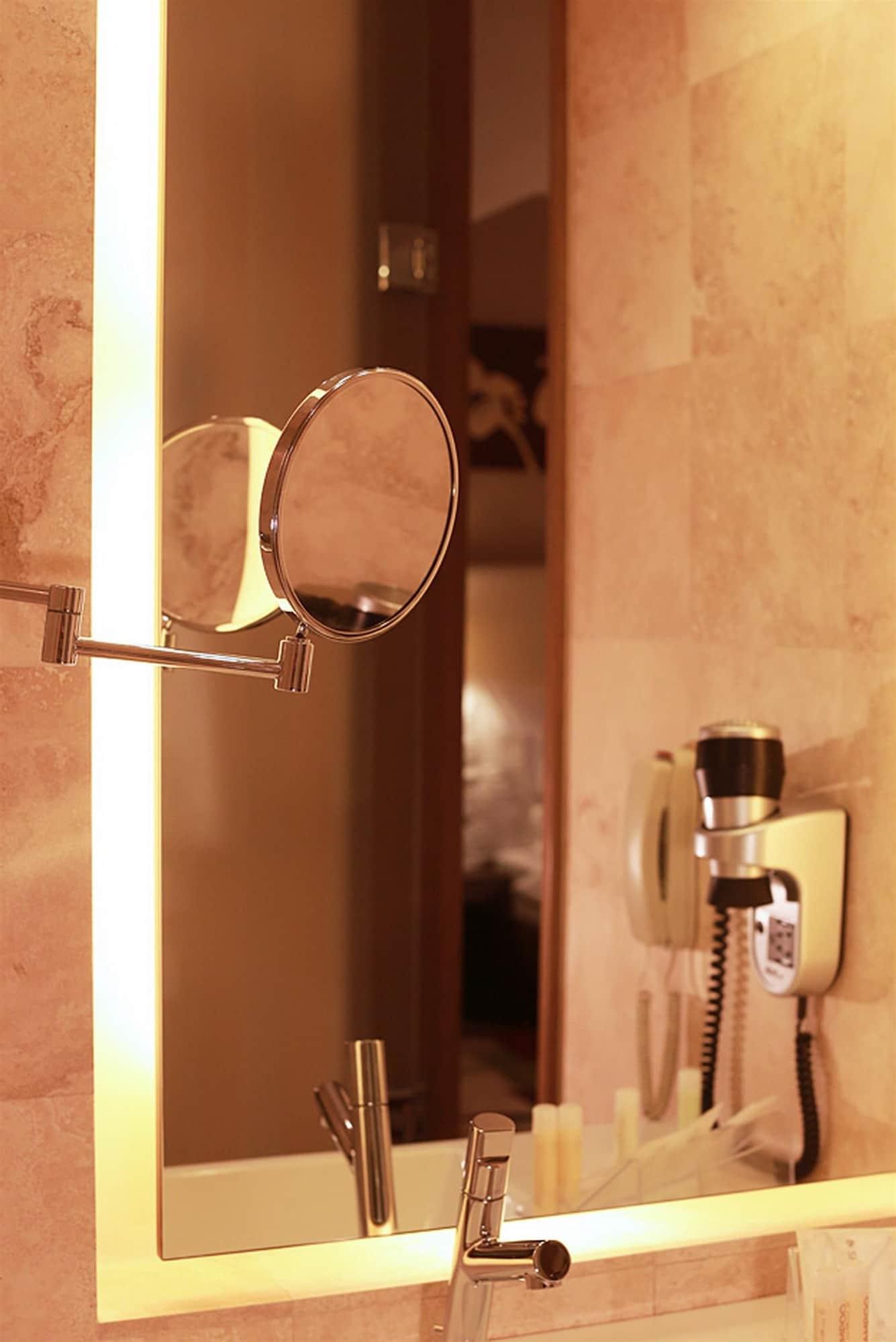 Golden Tulip Ana Dome Hotel Клуж-Напока Экстерьер фото