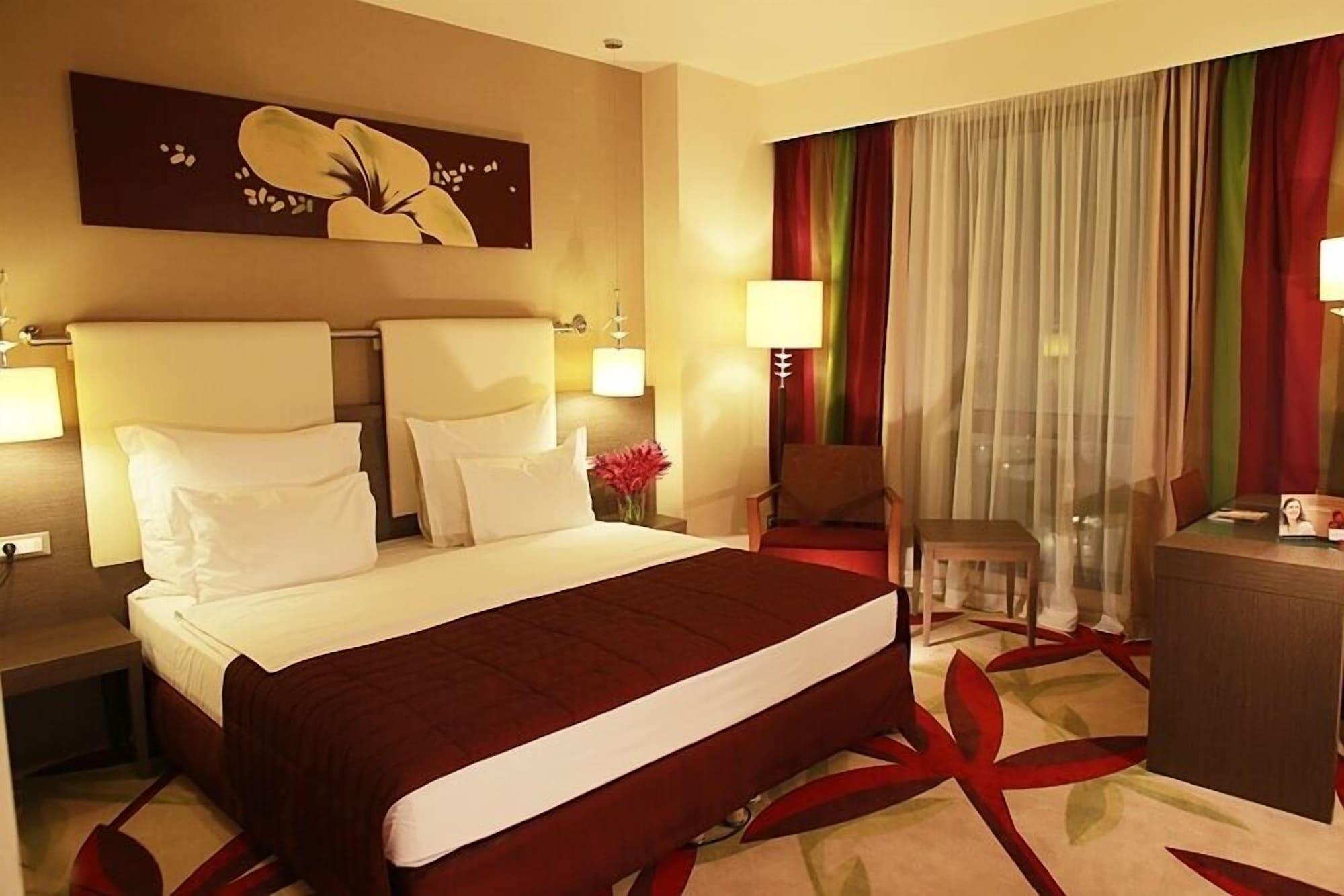 Golden Tulip Ana Dome Hotel Клуж-Напока Экстерьер фото