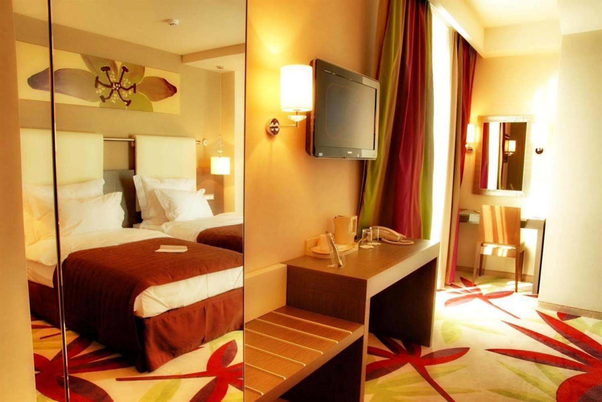 Golden Tulip Ana Dome Hotel Клуж-Напока Экстерьер фото