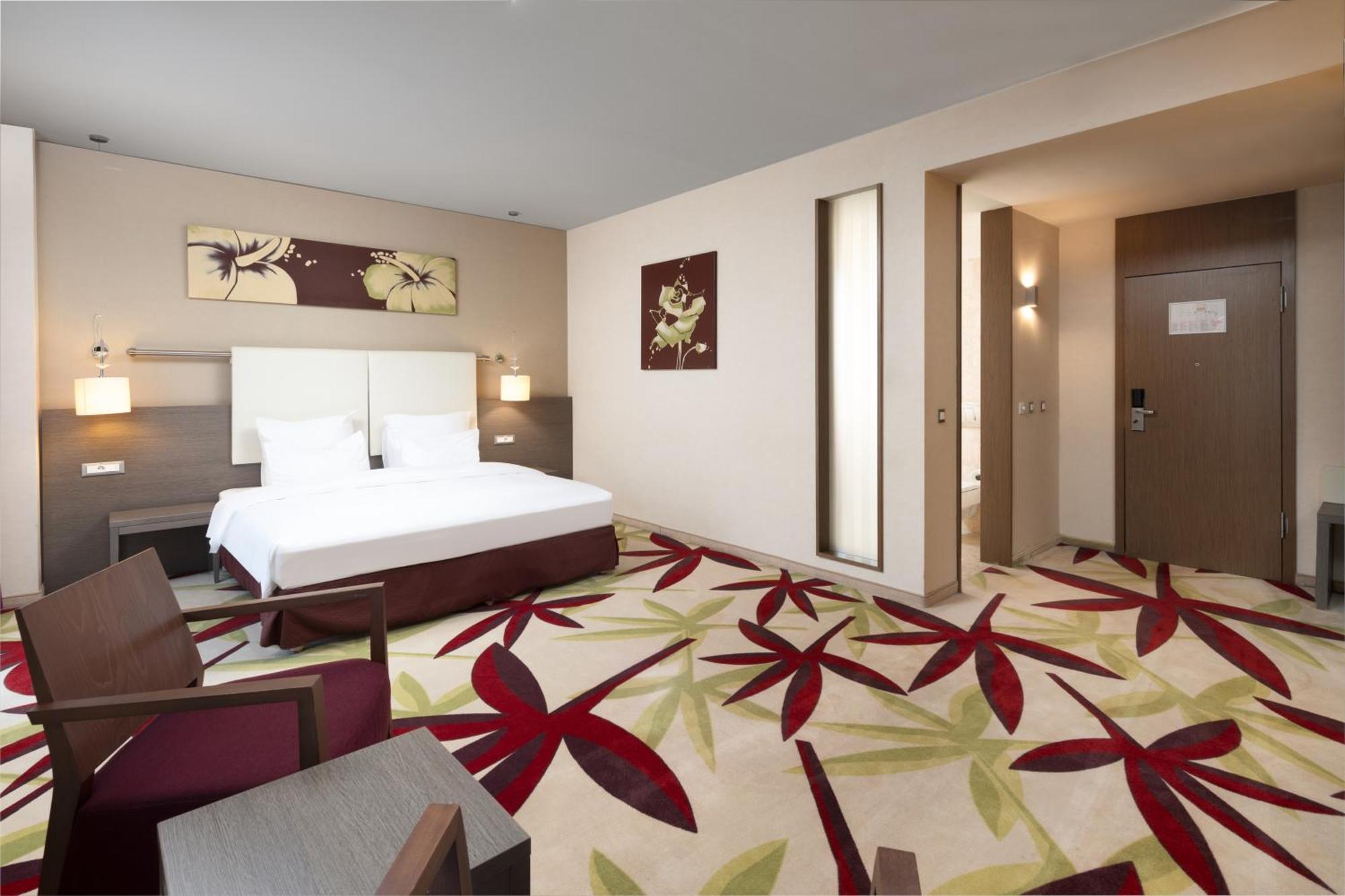 Golden Tulip Ana Dome Hotel Клуж-Напока Экстерьер фото