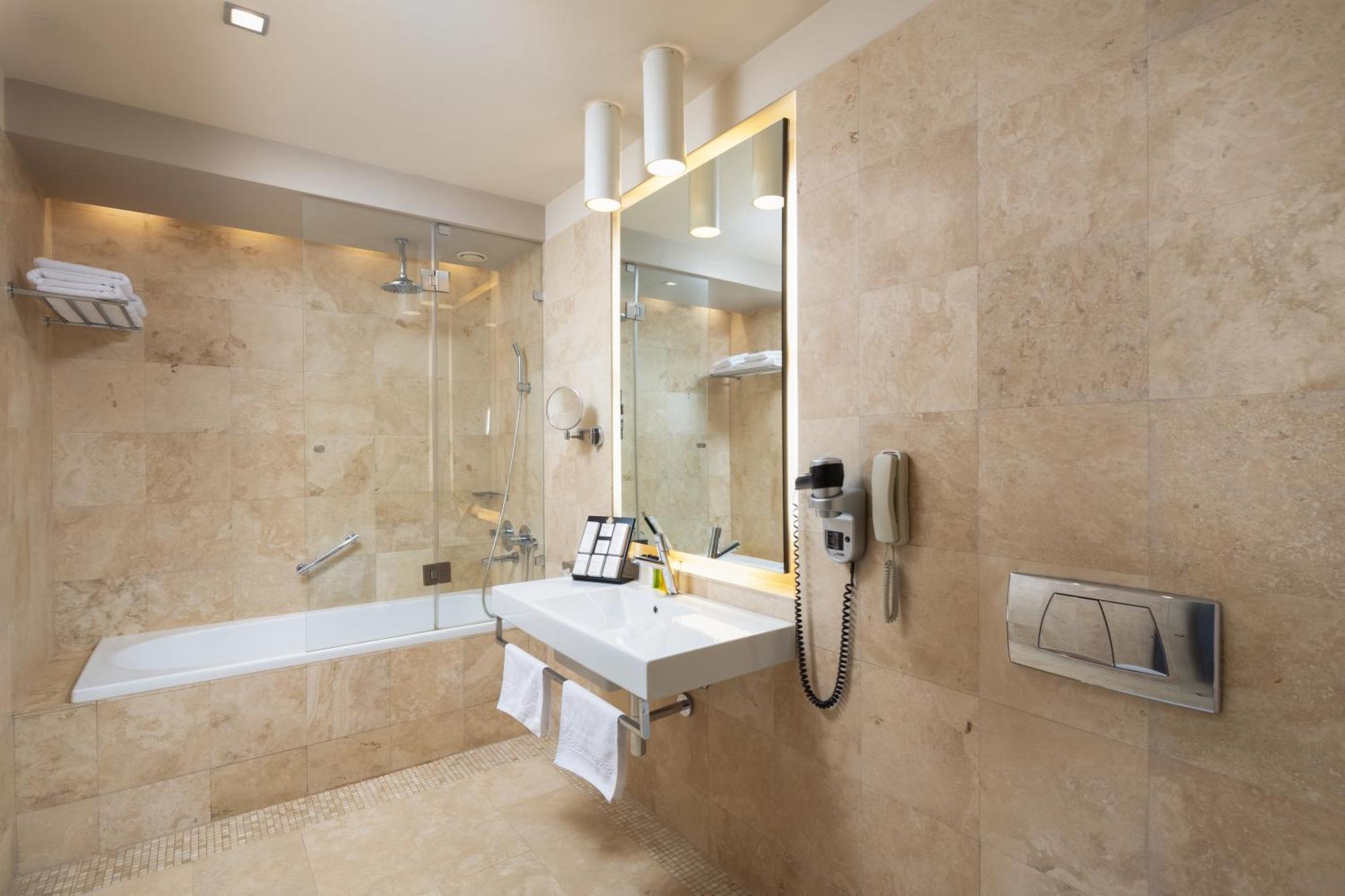 Golden Tulip Ana Dome Hotel Клуж-Напока Экстерьер фото